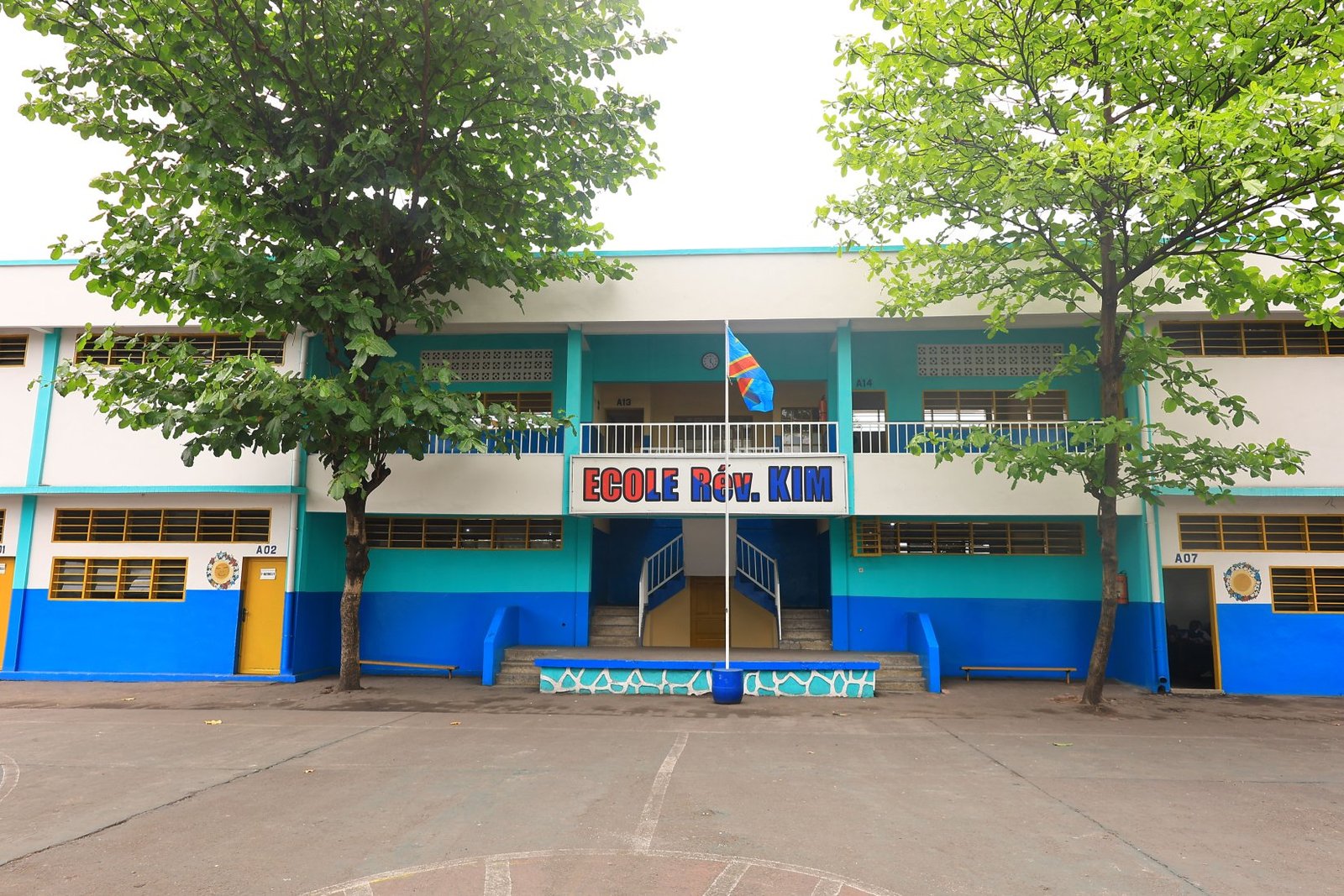 Reverend KIM school in Kinshasa. Révérend KIM — N'djili